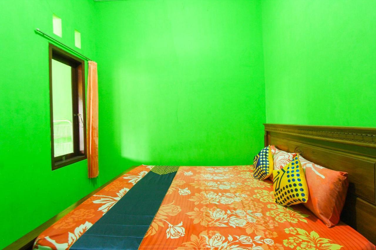 Spot On 1931 Kampung Osing Inn Баньюванги Экстерьер фото