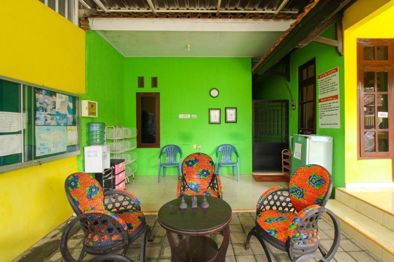 Spot On 1931 Kampung Osing Inn Баньюванги Экстерьер фото