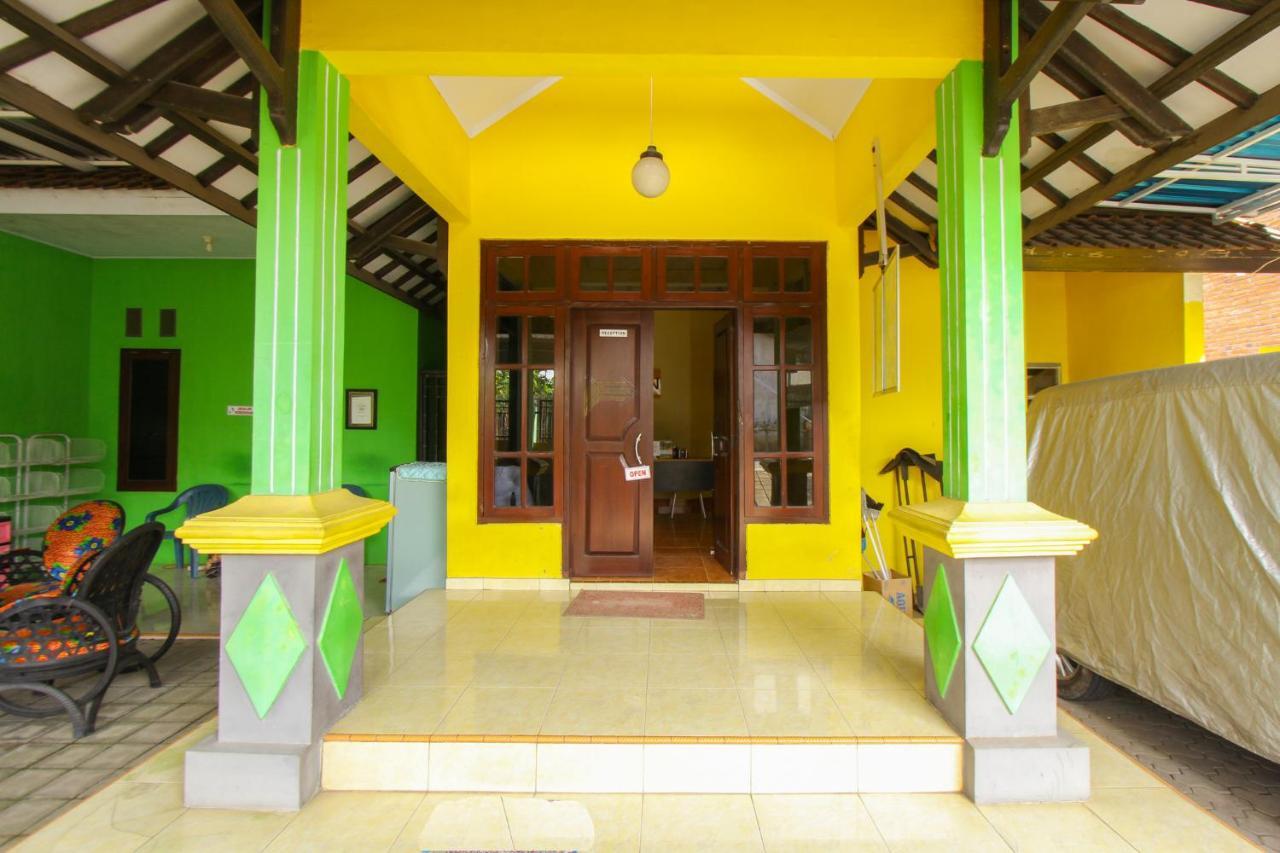 Spot On 1931 Kampung Osing Inn Баньюванги Экстерьер фото