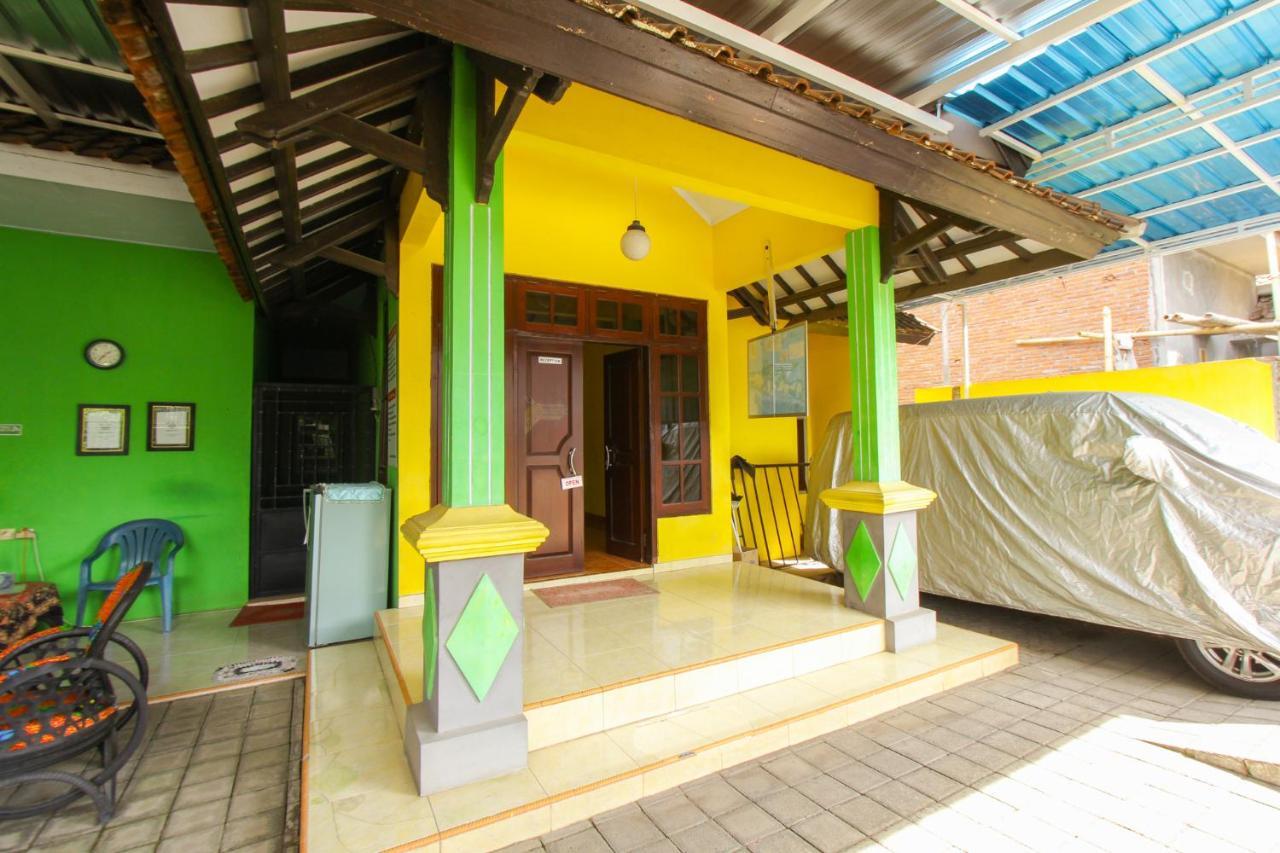 Spot On 1931 Kampung Osing Inn Баньюванги Экстерьер фото