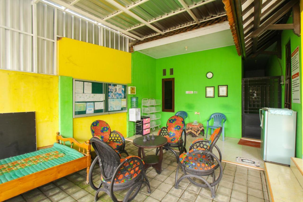 Spot On 1931 Kampung Osing Inn Баньюванги Экстерьер фото